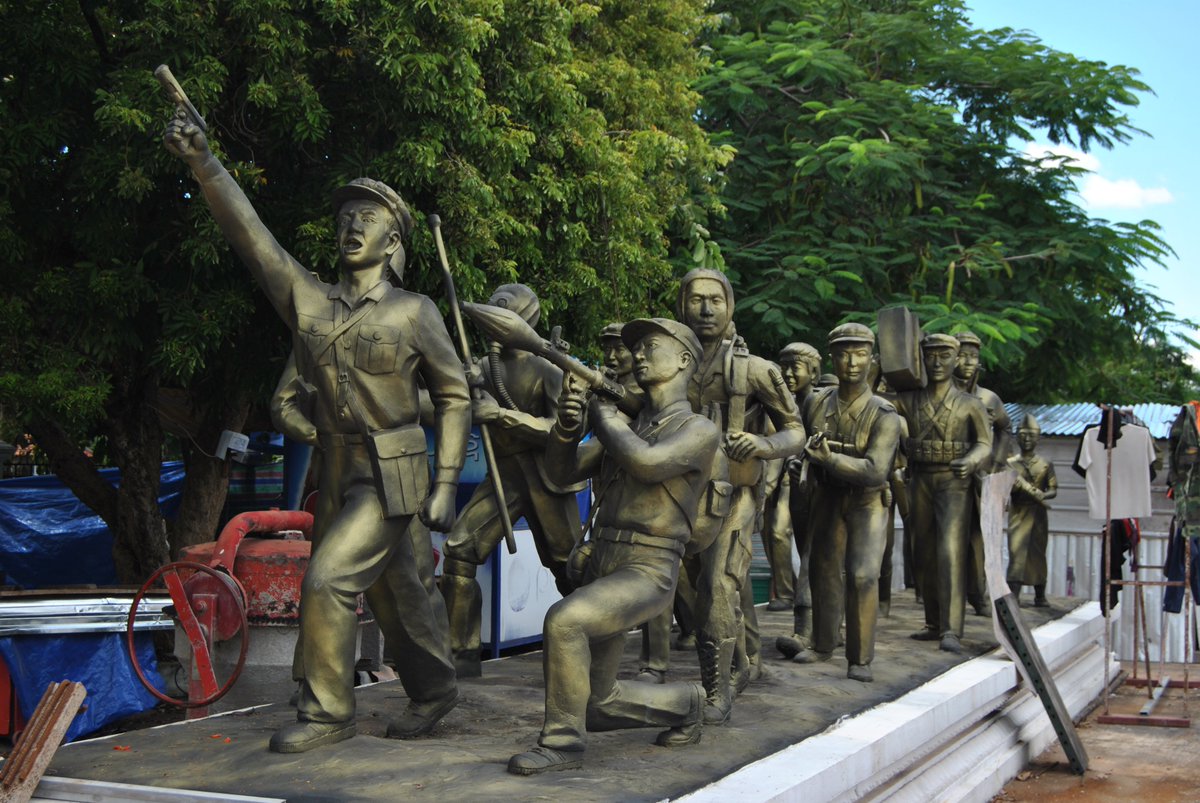 GGrimalda's tweet photo. #ArmyMuseum in #Vientane,#Laos under recostruction but statues+weaponry reveal strong regime propaganda.Police&History museums also under reconstruction-probably history rewriting going on.Stopover in my #nofly #slowtravel #FromSingapore2Germany. #ClimateAction
@lessflying https://t.co/tSXP94mar3