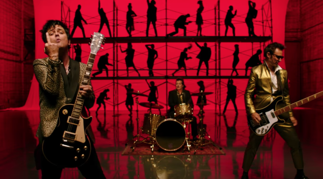 audiojuju's tweet photo. Green Day Flip's Off Chaotic World in New ‘Father of All…’ Video
https://t.co/0NciTpEuTH
#GreenDay #FatherOfAll #punk #BillieJoeArmstong #punkmusic https://t.co/rJ5PeSiqYi