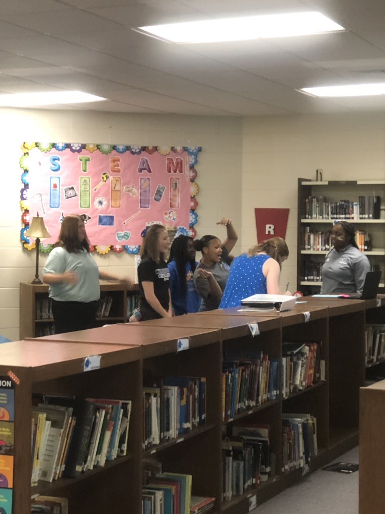 AshleyGableEDU's tweet photo. Ss are completing their #Fliphunt #STEAM based video challenges using @Flipgrid! @MrsPaigeBrown @jenajonescms @QuentinJLee #TheMeinSTEAM @TCBOE @CburgHigh @Cburgmiddle https://t.co/LV0JbztJug