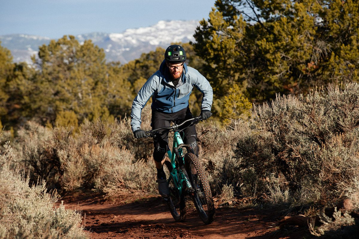 bicimag's tweet photo. ®GORE Bike Wear, experto en actividades outdoor, lanza dos nuevas chaquetas de MTB aptas para resistir cualquier charco, las salpicaduras y el barro. https://t.co/euzo1RME0c #bikelife #mtb #btt #mountainbike @GORETEXeu https://t.co/8XCAhhUEl3