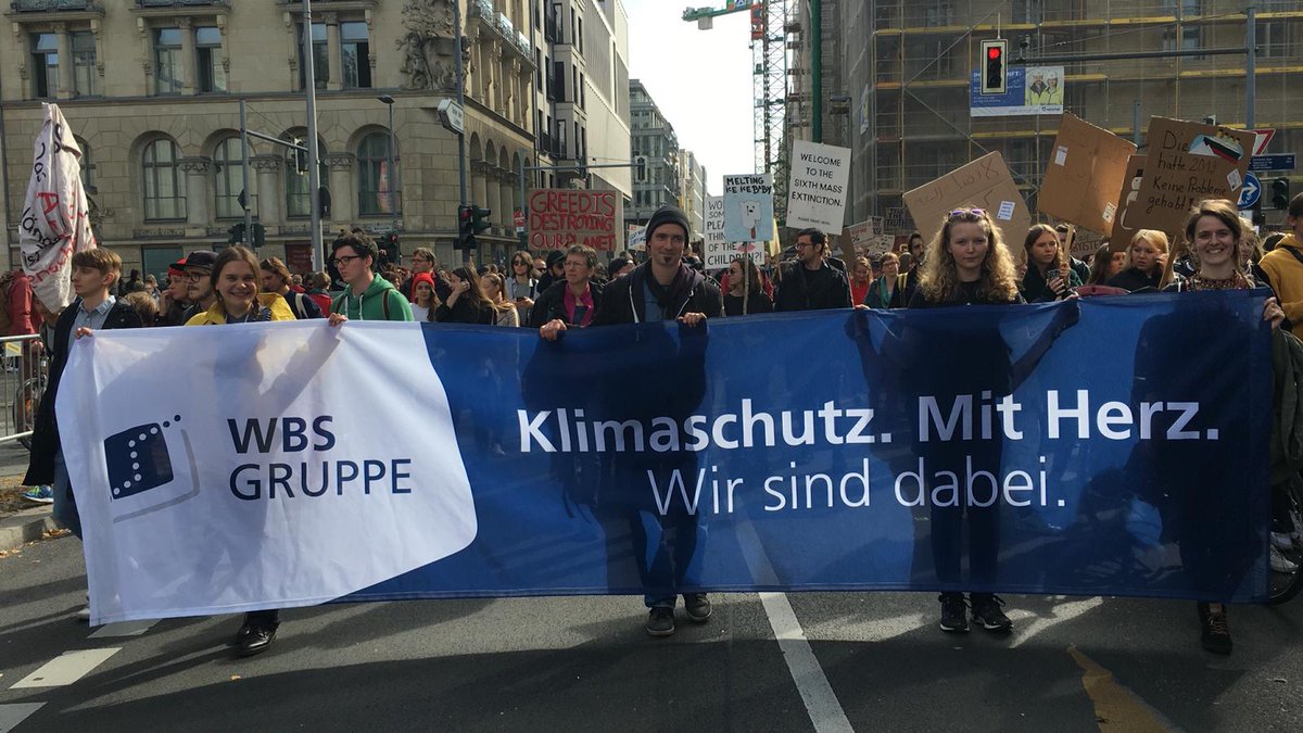 RobSterNet's tweet photo. Globaler Klimastreik. in Berlin. #allesfuersklima #WBSForFuture #FridaysForFuture https://t.co/T2WV2XPTOQ