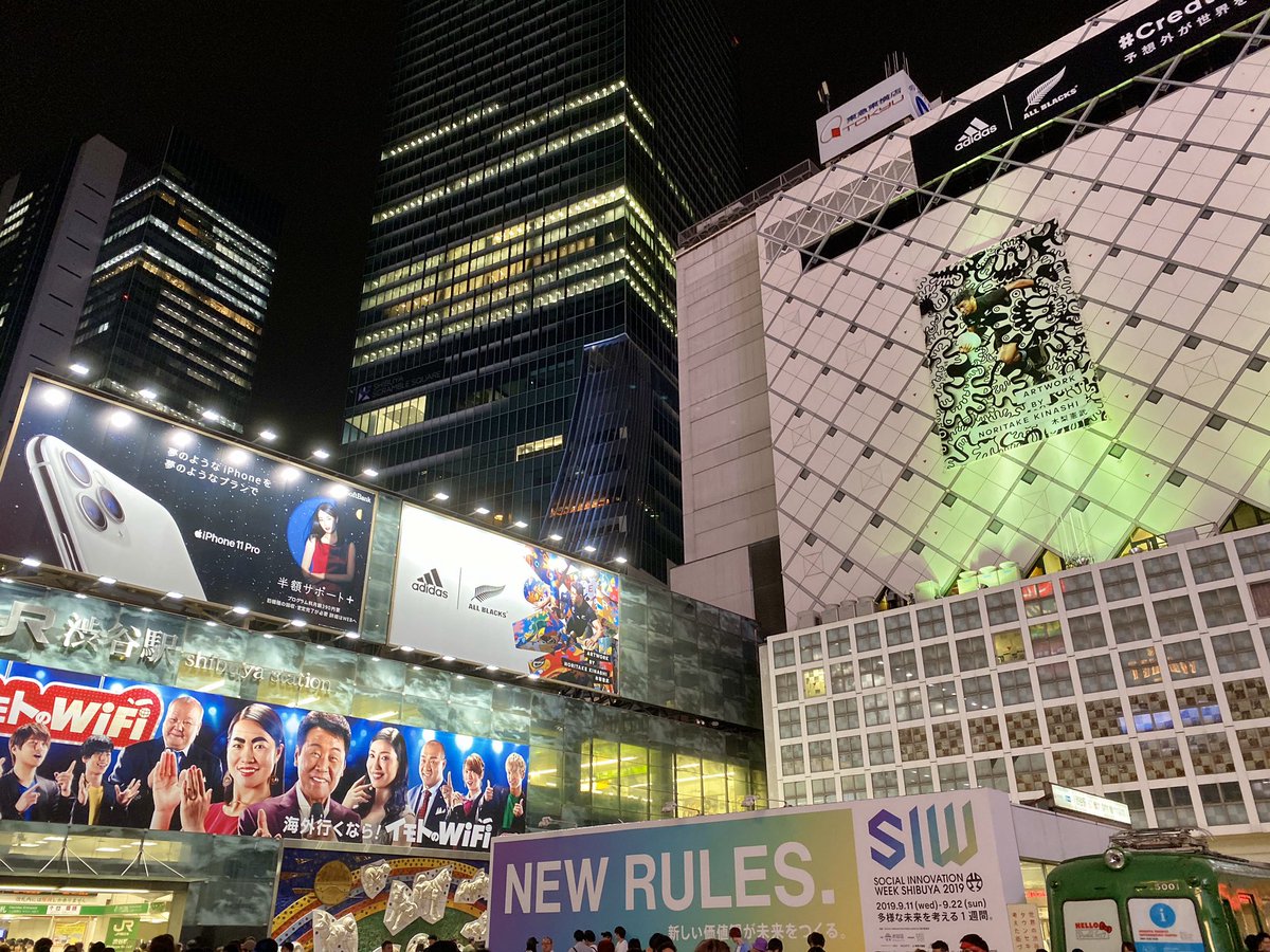 kokubucamera's tweet image. iPhone 11 Proの超広角カメラがすごい。

渋谷スクランブル交差点から駅側を撮影したんだけど、こんだけ広く撮れるよ！

#Phone11Pro

←超広角　標準→