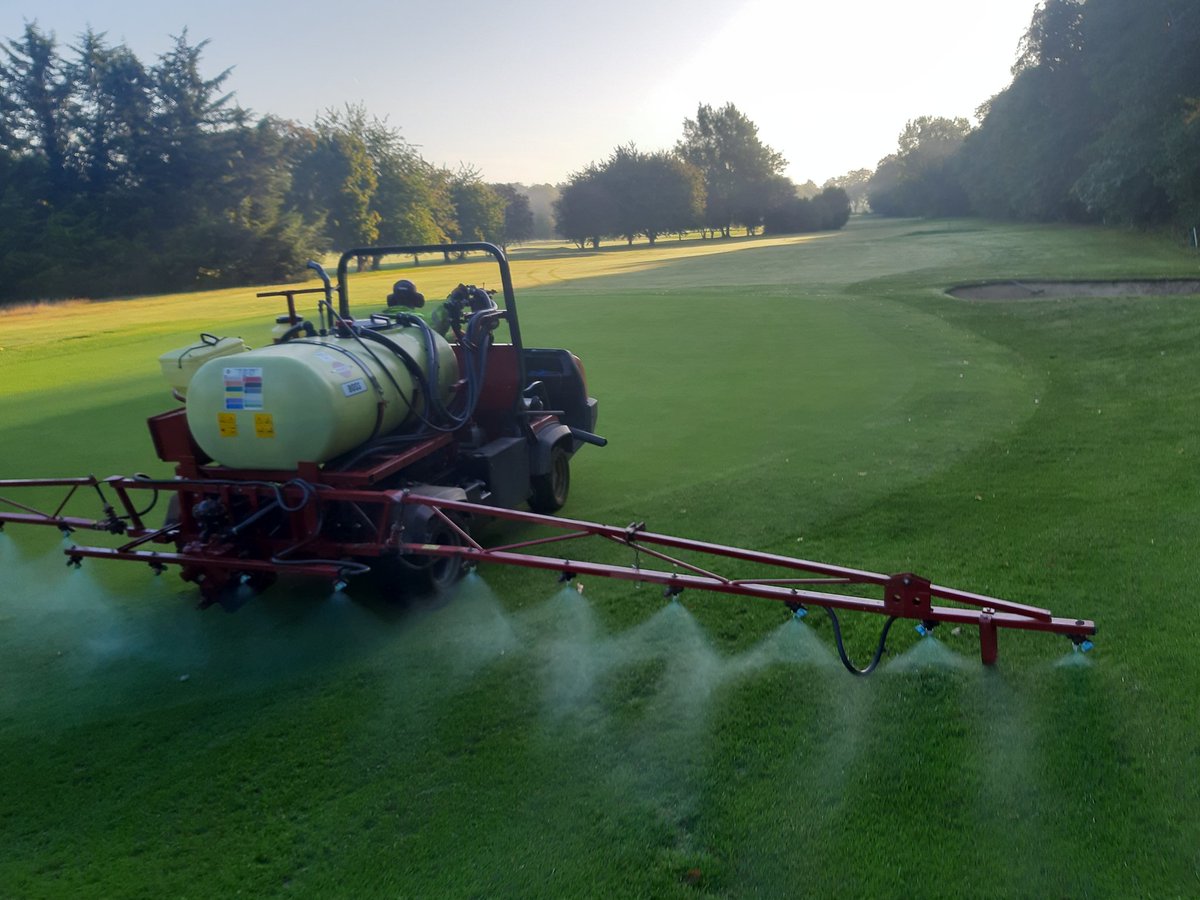 fancey76's tweet photo. Buzzing for greens reno's next week although weather might have a say in that!!
Practice run on putting green today #allgoodtogo
12mm solids to 300mm depth, 13mm core, v-cut and topdress.
@rigbytaylor Dew T applied for good measure to keep surfaces dry 👌 https://t.co/MbxPUgjPTv