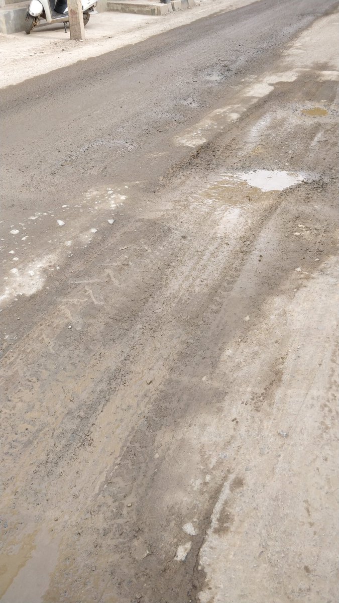 SumitUpasum's tweet photo. @BBMPCOMM @PCMohanMP @ArvindLBJP 
Please take a look at condition of road in sorahunse. This is just another deadly accident waiting to happen.
Everyday some bike fall here.#bangaloreroads https://t.co/VyHXwwzT2E
