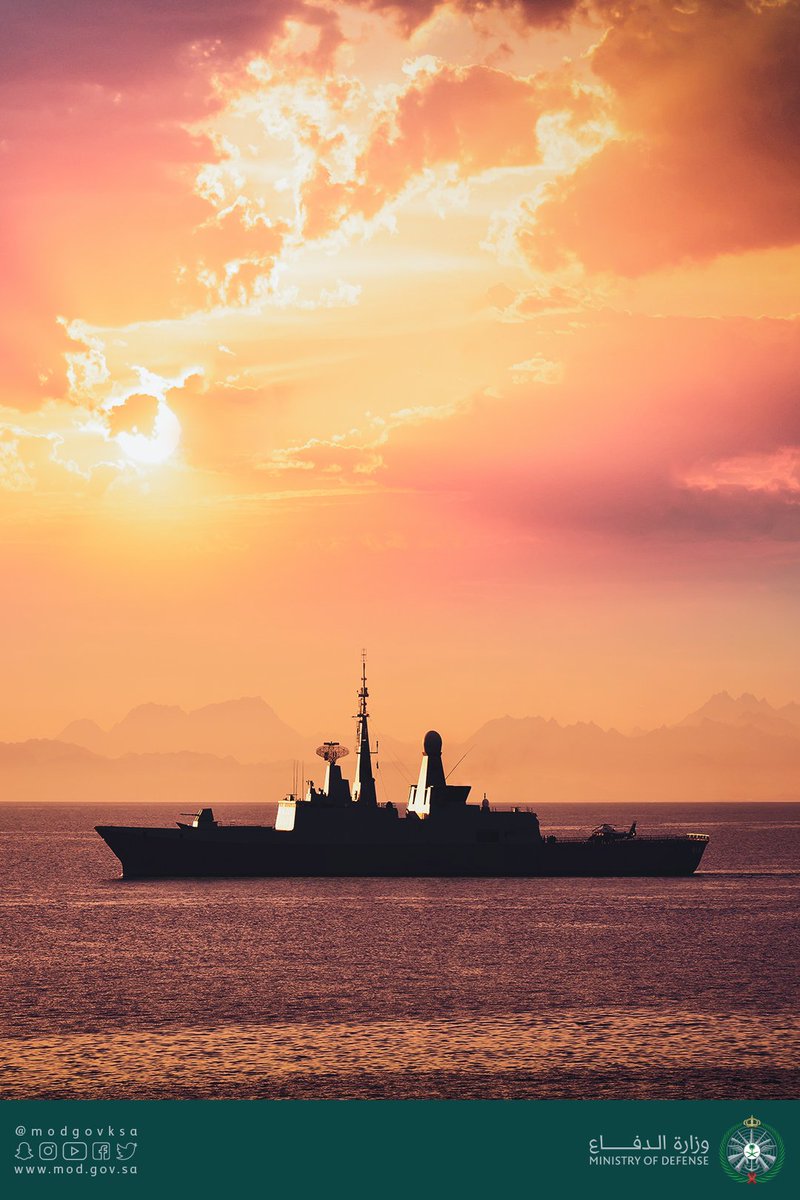 #صورة_الدفاع
" قوةٌ يشرق لها الأمل
وتدوم لها الأمجاد "