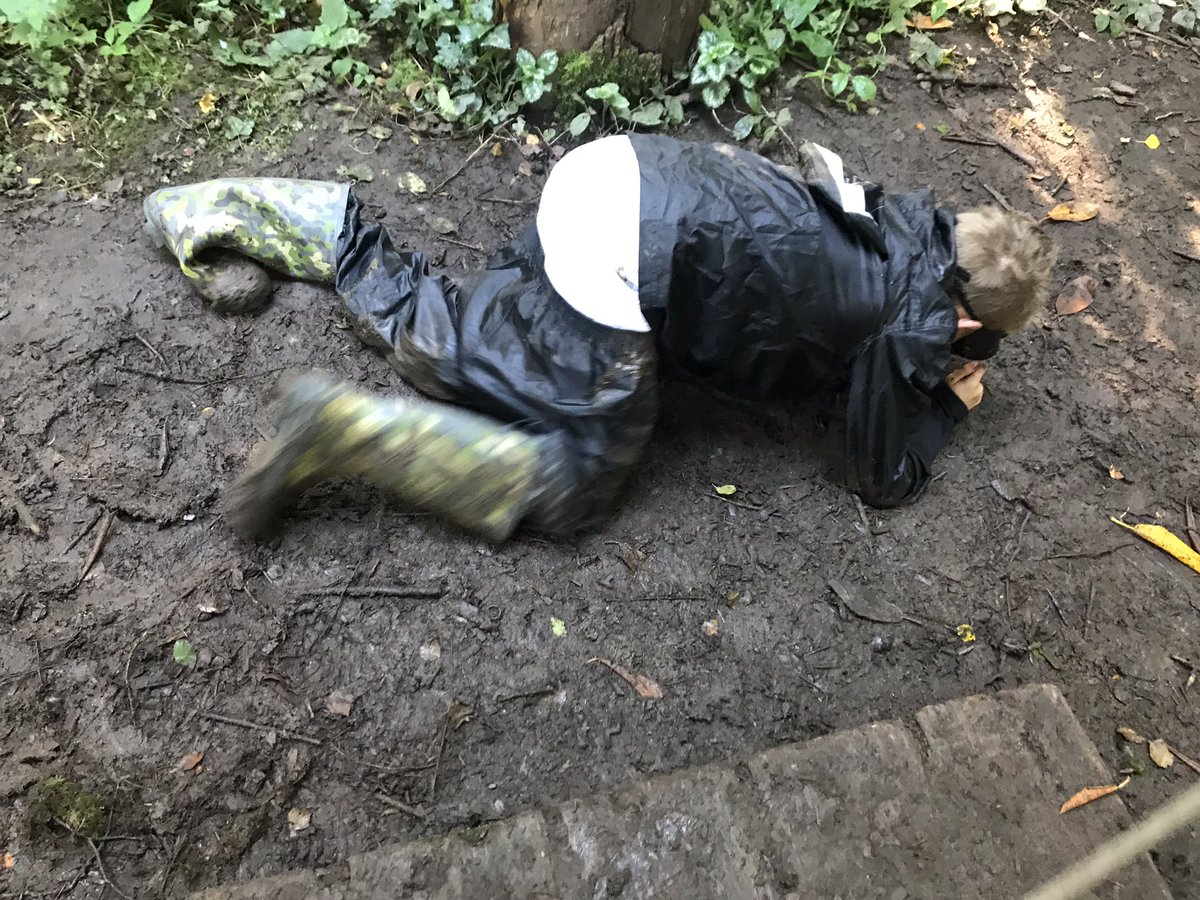 sbcps1's tweet photo. Friday fun in the sensory trail #beatonewithnature #mudandwater https://t.co/McepMc0SRb