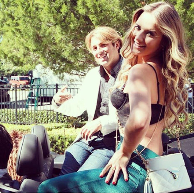 ✨ V I E R N E S✨ 🥳