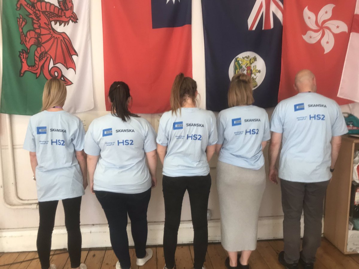 Costain Skanska HS2 made us chilli con and non carne with rice, cheese &amp; tortillas plus ice cream &amp; toppings for dessert. Faircuts were back, plus pastries from @planzheroes. 
Donations from <a href="/givingworldpk/">GIVINGWORLD CHARITY </a> and <a href="/Jolliesocks/">Jollie's</a> meant that our members got some much needed items.