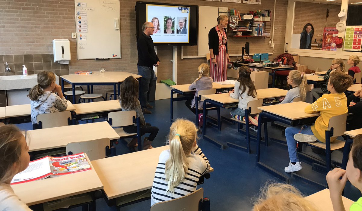 connyvs's tweet photo. Vandaag het proces naar de leerlingenraadverkiezingen afgetrapt in een aandachtige groep 5 en enthousiaste groep 7 van de #Aloysiusschool in #Overveen #RaadslidInDeKlas #RIDK #blmdl #burgerschapsvorming https://t.co/3MtrA7AJ41