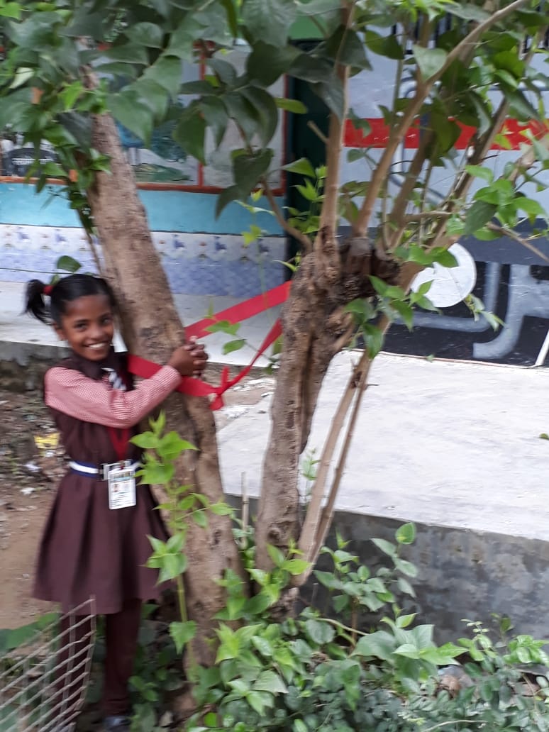 prabhatmisra's tweet photo. Teachers & students of Basic Education School, Civil Lines, #Firozabad (#UttarPradesh, #India) organised @RedTapeMovement, #ClimateHug & taken #OathToSaveEnvironment on #GlobalClimateStrike day. https://t.co/4yJbHbOAiU