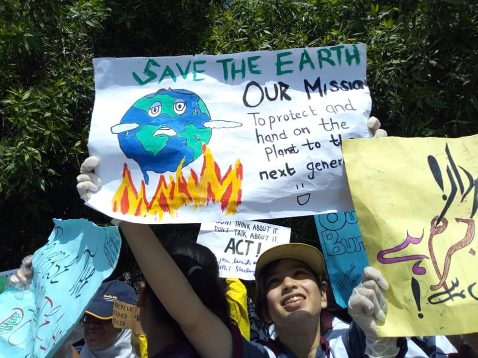 FarazeenButt's tweet photo. Students of PECHS Girls' School joined hands for a better tomorrow. #ClimateStrike #Climatestrikepakistan #ClimateChange https://t.co/neyVOGUaZX