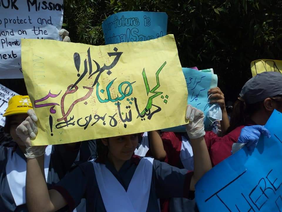 FarazeenButt's tweet photo. Students of PECHS Girls' School joined hands for a better tomorrow. #ClimateStrike #Climatestrikepakistan #ClimateChange https://t.co/neyVOGUaZX