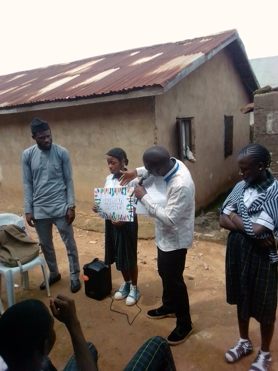 BuildToHelpFou1's tweet photo. Teaching the students using Human Rights images. #HumanRights #B2HF https://t.co/25bsOQ2AOV