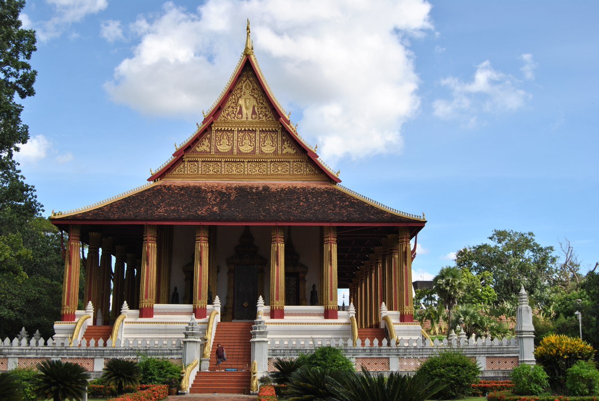 GGrimalda's tweet photo. You've been to #PhaThatLuang,so you've been to #Laos-words of my guide of #Vientane.Opulent golden cover recently restored.#Buddhist worshipping is now widespread.Impressions from my #nofly #slowtravel #FromSingapore2Germany. #ClimateAction @lessflying @flyingless #HistoryFlows https://t.co/e1xTyz9DcN