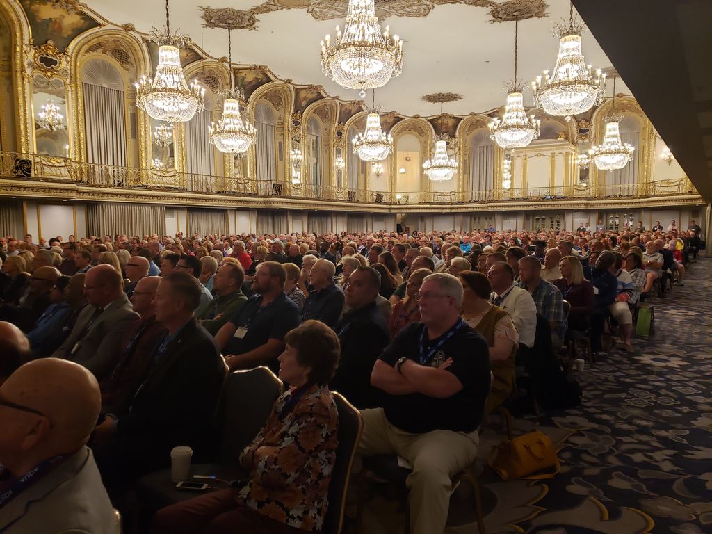 IMLLeague's tweet photo. A full house for Chris Gardner, author of the critically-acclaimed Pursuit of Happyness, at the Opening General Session of #IMLConference2019. Thanks to ATT for their generous partnership. https://t.co/cd7x4b8S0J