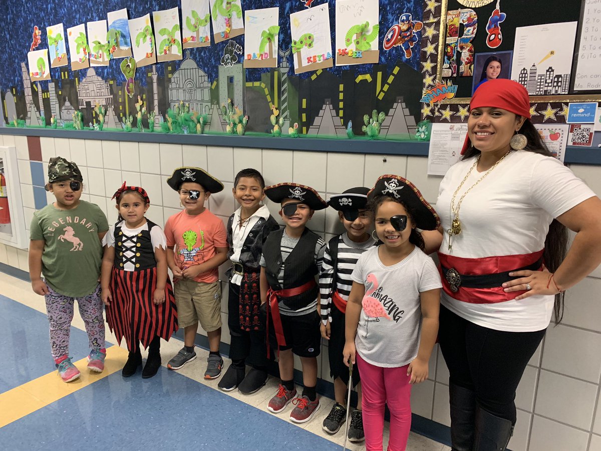 Mayra_Rdz87's tweet photo. Pirate day! #adventureawaits #alexanderelementary #pantherpride #lifeinkinder https://t.co/TRGuQ8Es4z