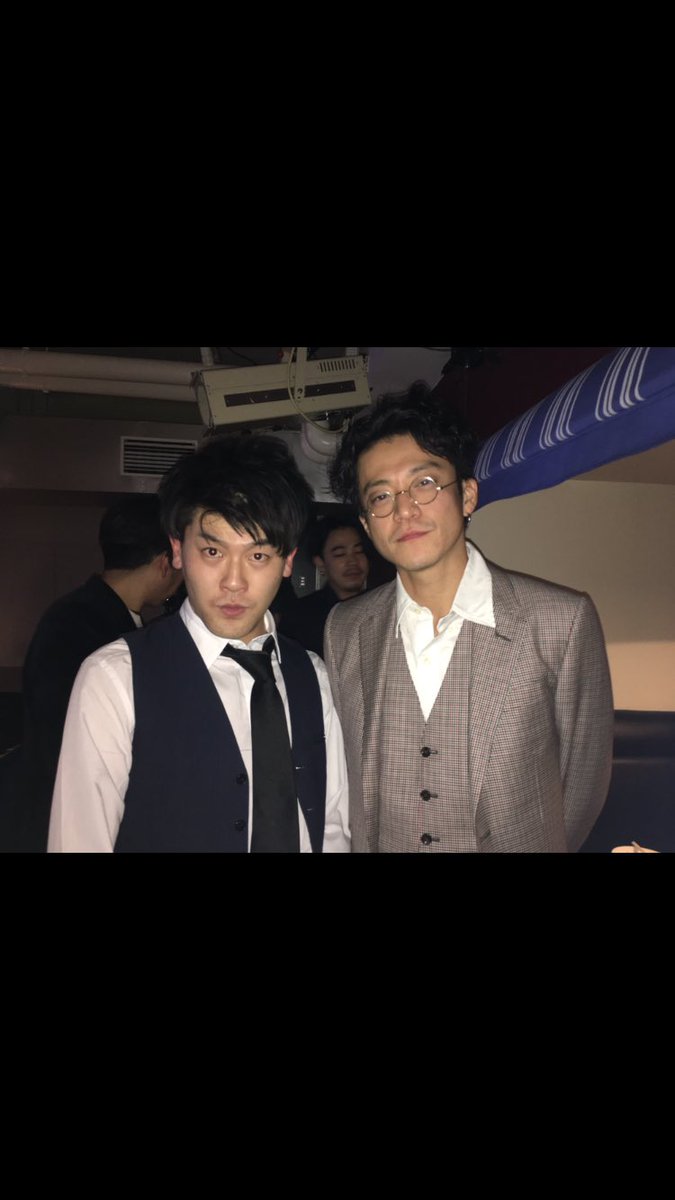 tosakyodai_yuki's tweet photo. 脱力タイムズありがとうございました！
小栗旬パラレルワールド最高でした。
ばた兄とも久しぶりに会えて嬉しかったなぁ〜
そして小栗旬さんは相変わらずかっこよくて更に人間失格の打ち上げにも呼んでいただきまして終始1人だけ立ってネタを見てくれて最高にクールで優しい方です！！！
#脱力タイムズ https://t.co/adrzDMMkBR