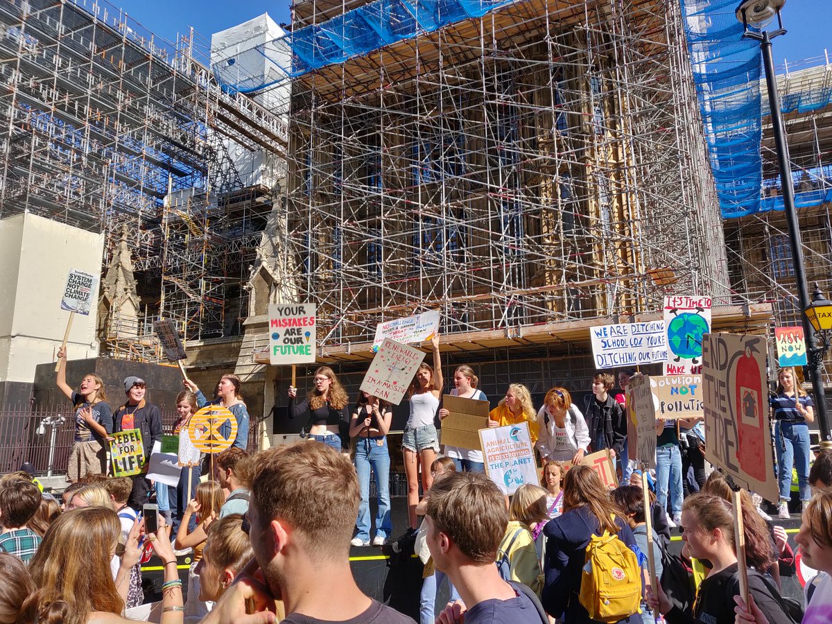 eavermont's tweet photo. Emotional afternoon at the #ClimateStrike I feel very powerless. Where was @BorisJohnson ?? Thanks to the #youth for making this happen, amazing sense of unity. #ExtinctionRebellion #ClimateChange #ClimateEmergency https://t.co/SmkZYKlay5
