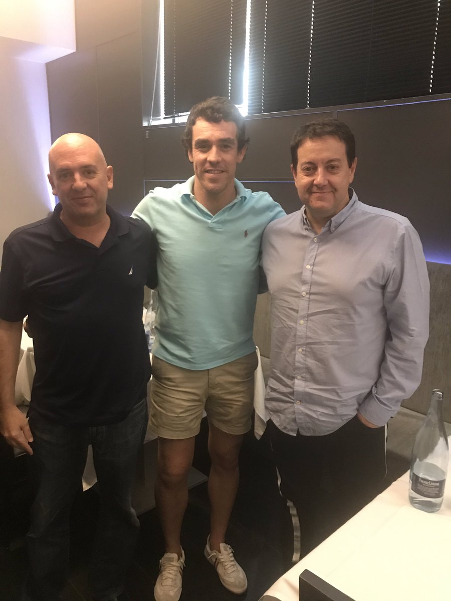 cgarcia13garcia's tweet image. La foto del desbloqueo. @ADaimiel @guillegimenez_ #iblocka 🏀 Qué gente tan maja, joder!!!