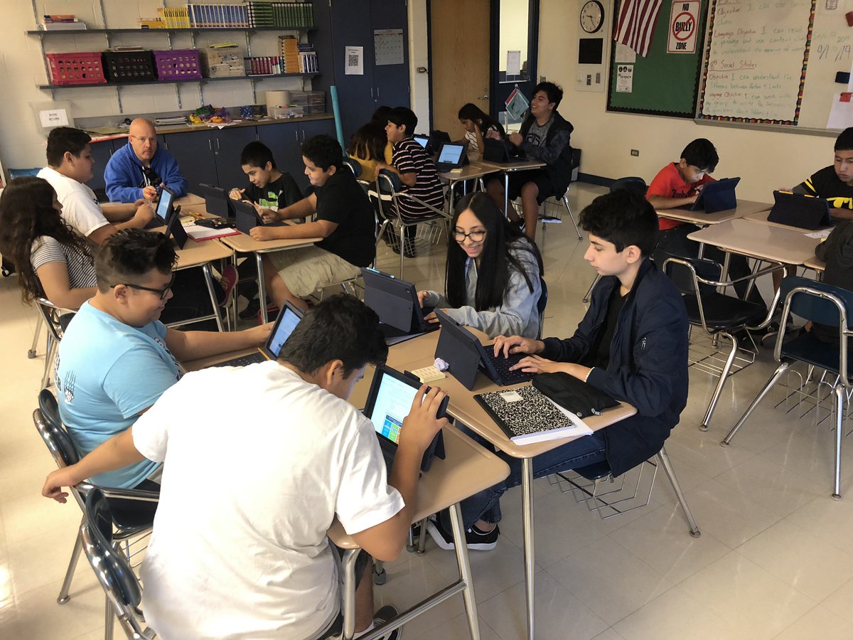 droldan116's tweet photo. 8th grade Social Studies for EL learning about the Constitution! https://t.co/hP38qRiYBK