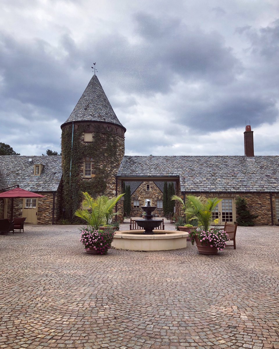 cvbJess's tweet photo. The beautiful @thegraylynestate provided a wonderful backdrop for the @raleighchamber Leadership Raleigh opening retreat earlier this week! #LR40 #VisitWS https://t.co/9ytkHVYggh