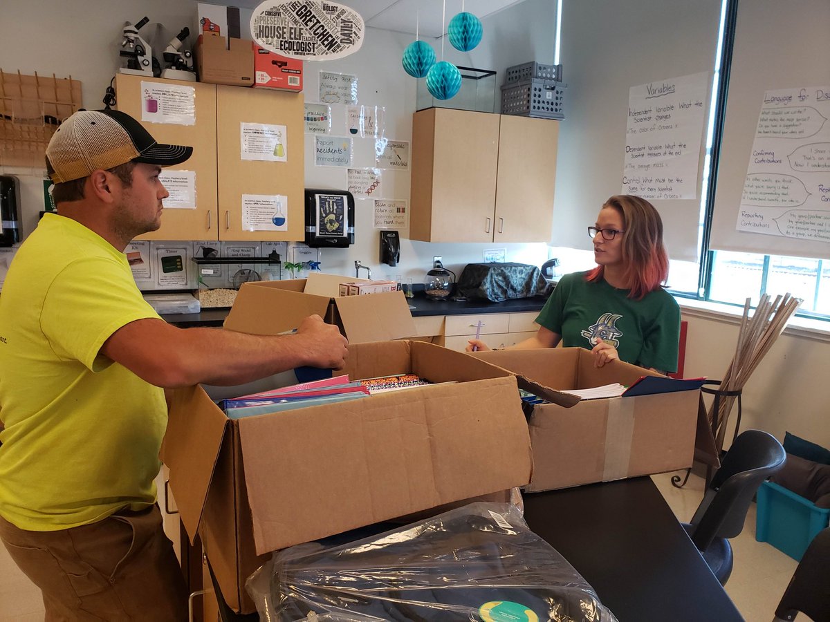ScapScience's tweet photo. Thank you to Savy &amp; Sons for the donation of school supplies to my classroom and thank you for recognizing the importance of supporting our students and teachers! @CRECEducation @CrecArtsMiddle1 #hartford #schoolsupplies #hartfordhasit #crec #savyandsons #donation #teachers https://t.co/E7Qp0KLEeZ