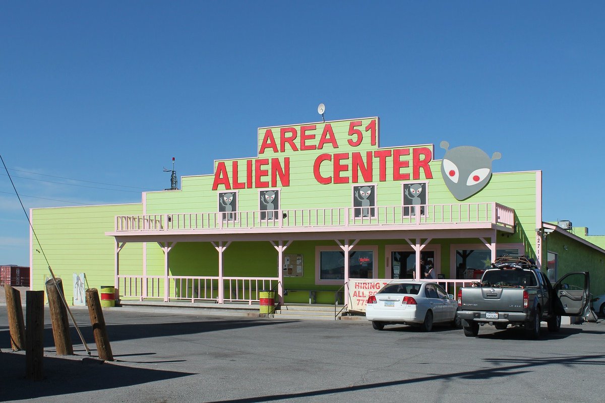 Clearsmith_Int's tweet photo. If you're planning on crossing into Canada with alien artifacts after storming Area 51 today, please be sure to declare them to customs. (Although, I'm not sure what country of origin you'll use!) Happy Friday everyone!

#Clearsmith 

#Area51storm 

#weird https://t.co/5ypKp0TW4F