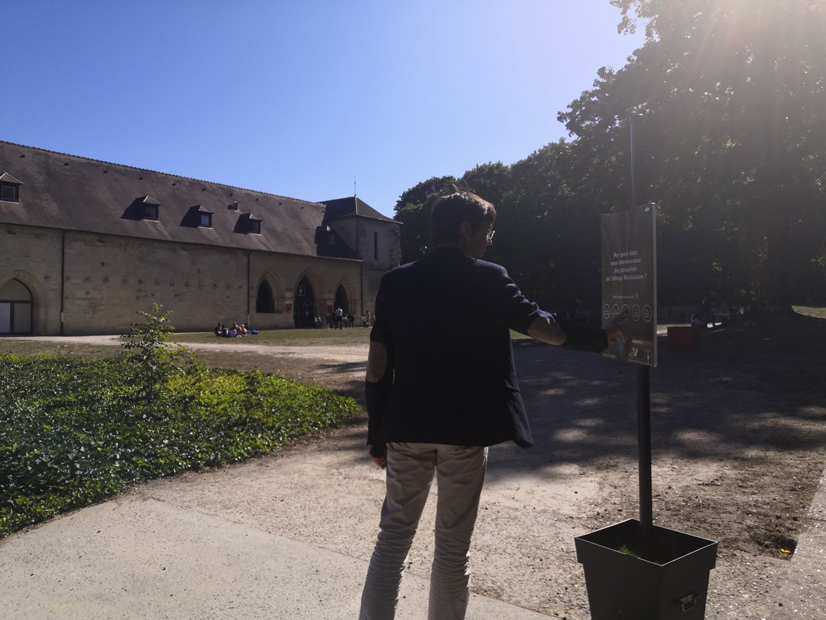 Inauguration du nouvel espace de coworking à l'abbaye de Maubuisson à Saint-Ouen l'Aumône. L'affiche interactive consulte les visiteurs aujourd'hui et tout au long du week end durant également les journées du Patrimoine.