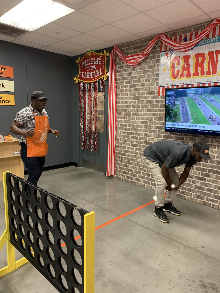 RestoDeborah's tweet photo. 6242 Carnival Themed Success Sharing. Let the Party Begin!🎈🎈🎪🎪#Stamford @BrandiStephen @RonnieOddo @DLapshan https://t.co/IgjKmEddbI