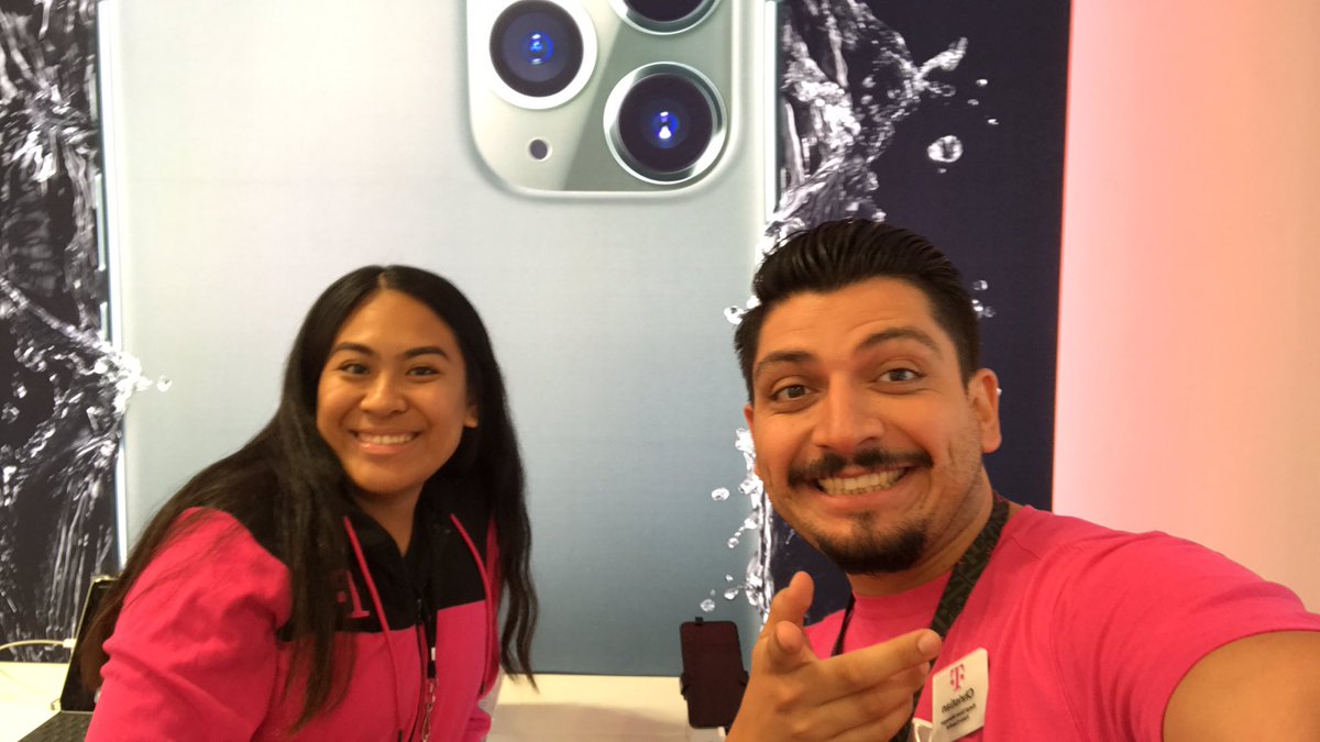 Ready for the big day! #applelaunch #BAMily #Hammy 🍎📲📶 <a href="/asoriano_14/">Angelica Soriano</a> <a href="/Randy_E_Tam/">Randy Tam</a> <a href="/saindonct/">Chris Saindon</a>  <a href="/AdrianVanHooser/">Adrian Van Hooser</a>