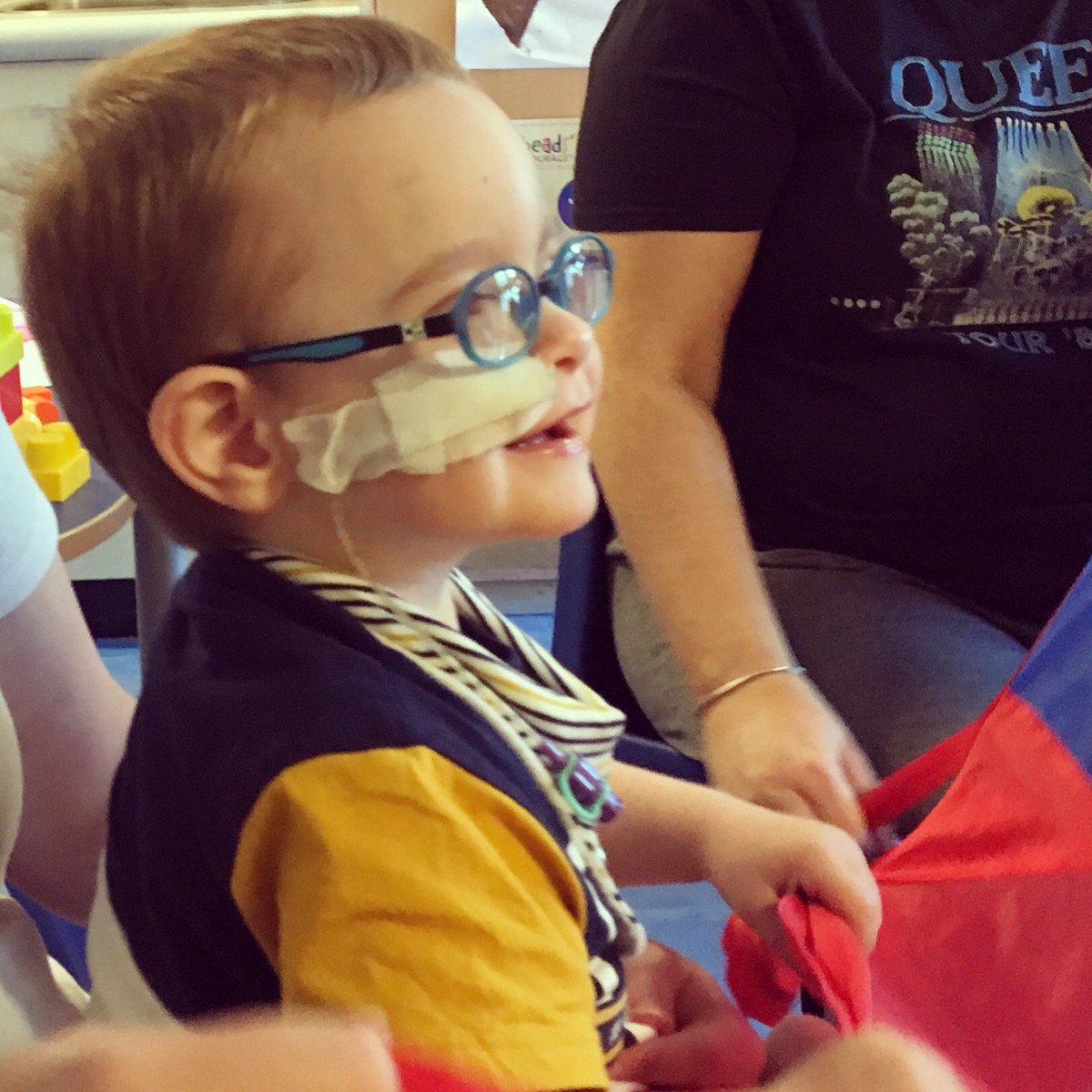 LATCHWales's tweet image. If only we could put into words the pure joy that Dave from @KeyCreate1 brings to Rainbow Ward during his weekly visits. Thank you so much, Dave, &amp;amp; thanks to each and every fundraiser who helps us to continue to support our very special families. #ChildhoodCancerAwarenessMonth 💜