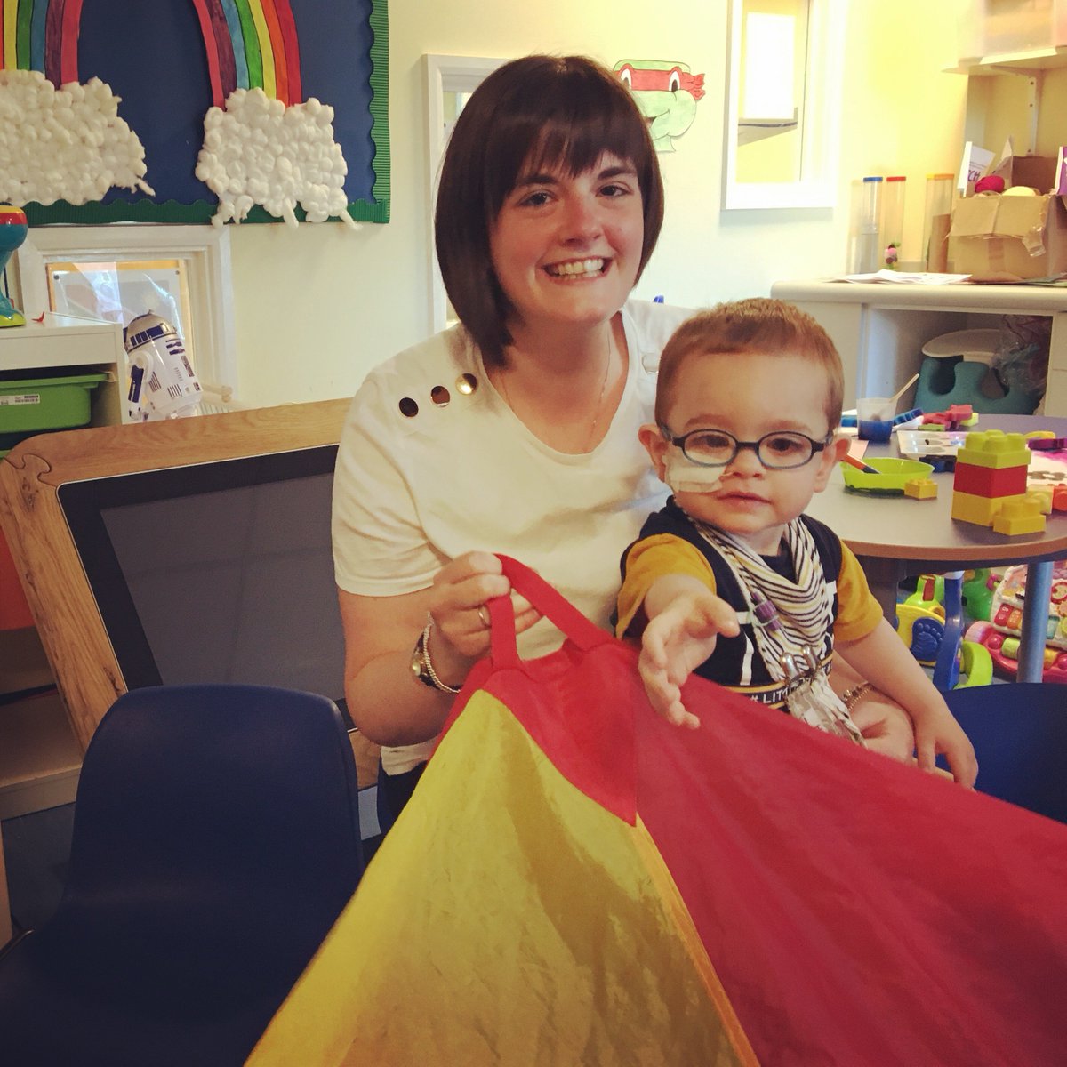 LATCHWales's tweet image. If only we could put into words the pure joy that Dave from @KeyCreate1 brings to Rainbow Ward during his weekly visits. Thank you so much, Dave, &amp;amp; thanks to each and every fundraiser who helps us to continue to support our very special families. #ChildhoodCancerAwarenessMonth 💜