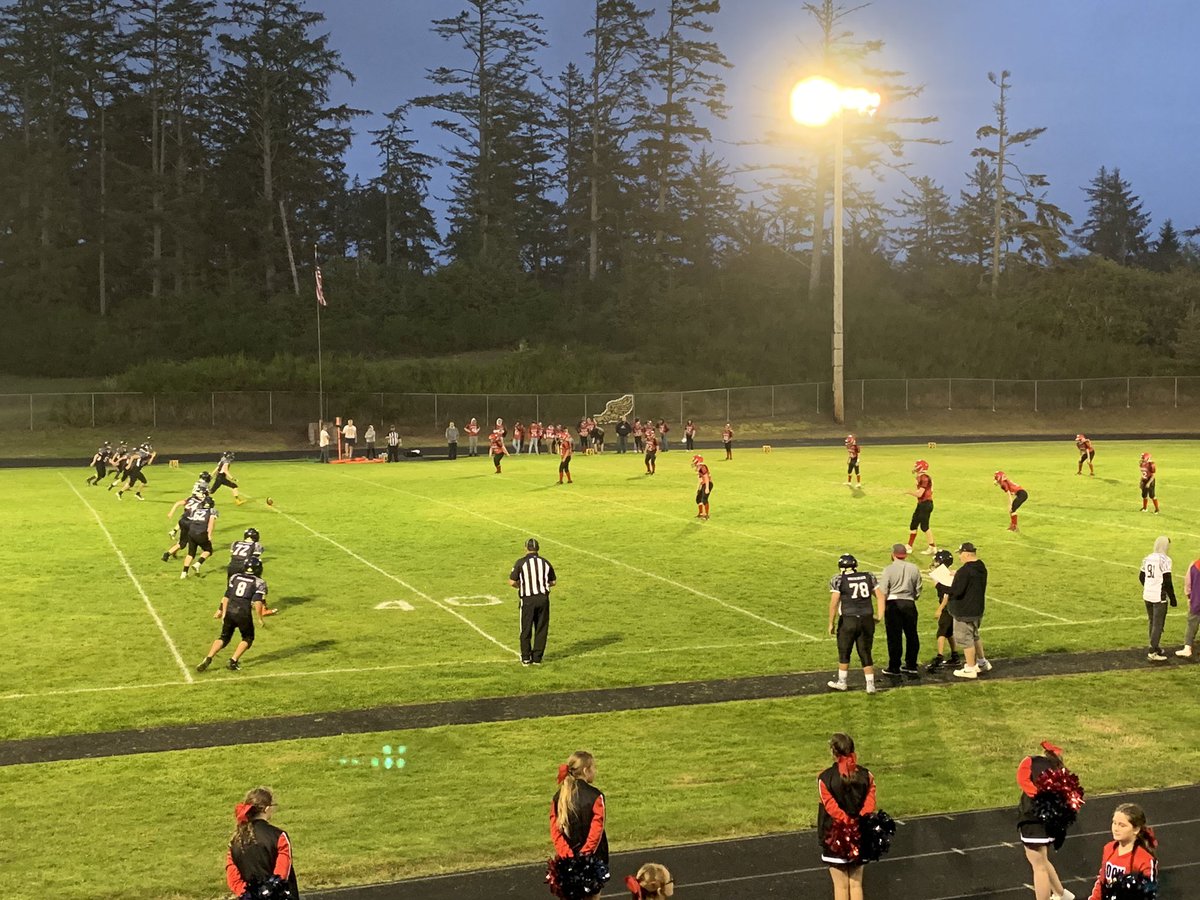 Dr_RussellEvans's tweet photo. Awesome game JH Football!! What a GREAT W for your FIRST GAME of the season!! It was a rainy night but y’all didn’t stop!! 🏈 🏈 🏈 #NBSD1920 #HYAKSontheRISE #NorthBeachNation #HYAKSGiveYouWINGS https://t.co/tf0qQRz0fw