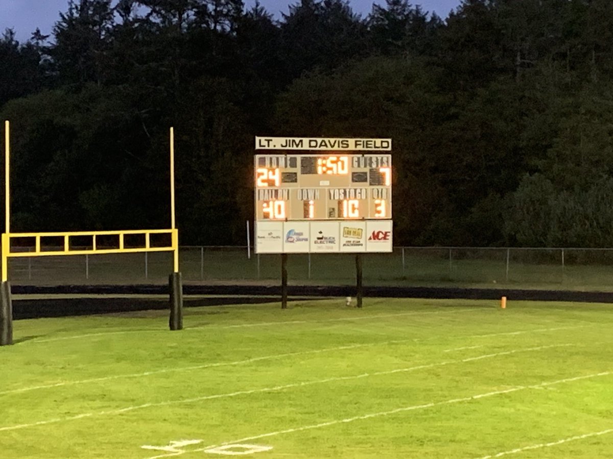 Dr_RussellEvans's tweet photo. Awesome game JH Football!! What a GREAT W for your FIRST GAME of the season!! It was a rainy night but y’all didn’t stop!! 🏈 🏈 🏈 #NBSD1920 #HYAKSontheRISE #NorthBeachNation #HYAKSGiveYouWINGS https://t.co/tf0qQRz0fw
