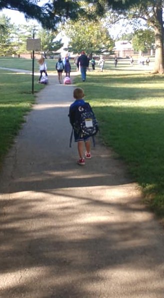 FaithKe33682708's tweet image. @PointersUnited
 kids can cut .5 miles off the trip to school because of village paths like this one. It leads right to the back of 
@hcpss_pres @Kirsten4BOE @MavisEllisBOE @vickycutroneo @Jen_Mallo @chaowu2016 @sabina_taj
#communitystability #neighborhoodkidsneighborhoodschools