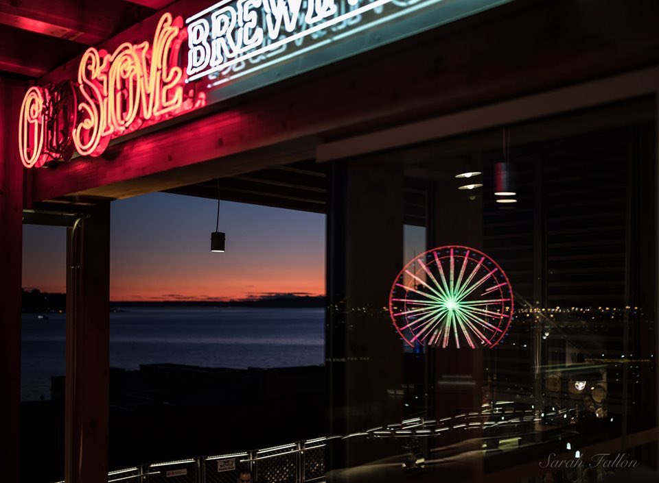 photogforestldy's tweet photo. Sunset view of Puget Sound with Ferris Wherl reflected in window
#sunset #brewery #reflection #seattle #pugetsound #pnw #westcoast #washington #night #NightPhotoWeek #PhotoOfTheDay #lights @ThePhotoHour https://t.co/VaEBZN3Df4