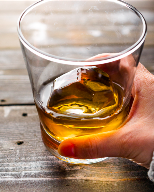 Whiskey on Gemstone Rocks🥃
​​​#IceModern #gemstone #cubes #Cocktailice #Ice #nycbars