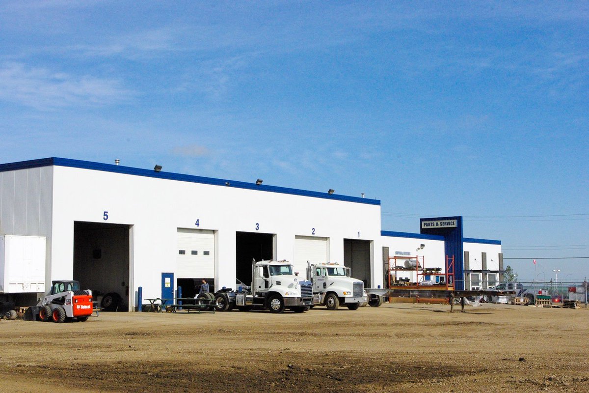 HayworthEquip's tweet photo. Did you know that we have a dedicated "triage" bay for emergency truck and trailer repairs? Open 7:30 am to 5:30 pm, Monday to Friday, give our Service Department a call at 780-962-9100 to talk about our same-day diagnostic service. https://t.co/JbSF148ts7