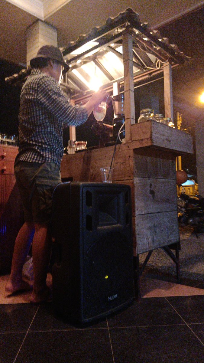 Mencoba menikmati cafein