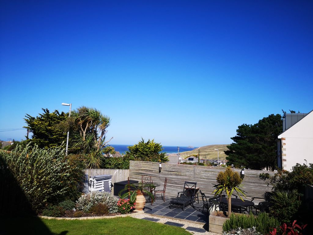 FirstWindowC's tweet image. Not a bad view from the office earlier today. Perranporth wrapped up for another month! 

To get your place on our October round contact us at firstwindowcleaning.co.uk

#windowcleaner #Perranporth #Goonhavern #windowcleaning