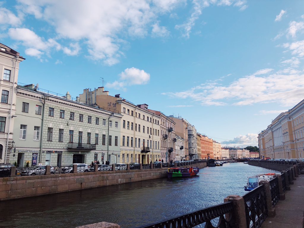 最所 あさみ Asami Saisho ということで ロシアはサンクトペテルブルクへとやってきました ヨーロッパのような 街並みだけどオリエンタルな要素もあって 道幅も建物の広さもなにもかもゆとりのあるサイズなのがまた街の威厳を引き立てているような気が