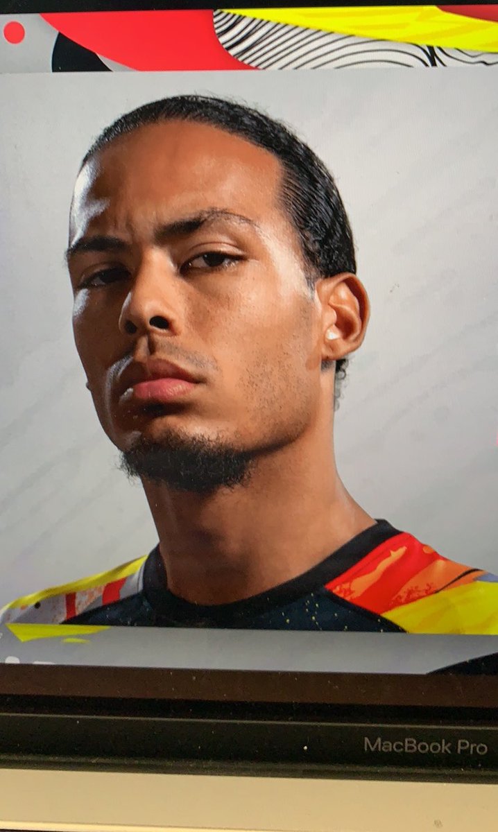 DesignDaddyUK's tweet image. I feel like Virgil is judging me when I load up #FIFAWebApp during work hours 🤔 #FIFA20