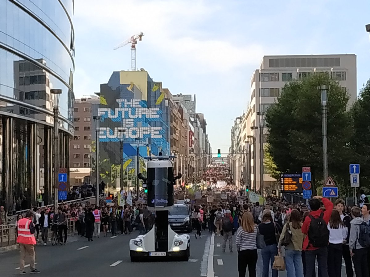PlasticsEurope's tweet photo. Very impressive turnout at #GlobalClimateStrike in Brussels, where participants demand urgent #ClimateAction! 
Did you know that #plastics contribute to reducing CO2 emissions by far more than they require to be produced?https://t.co/jdnt89kLrL #ClimateStrike https://t.co/IrfOzxVZx9