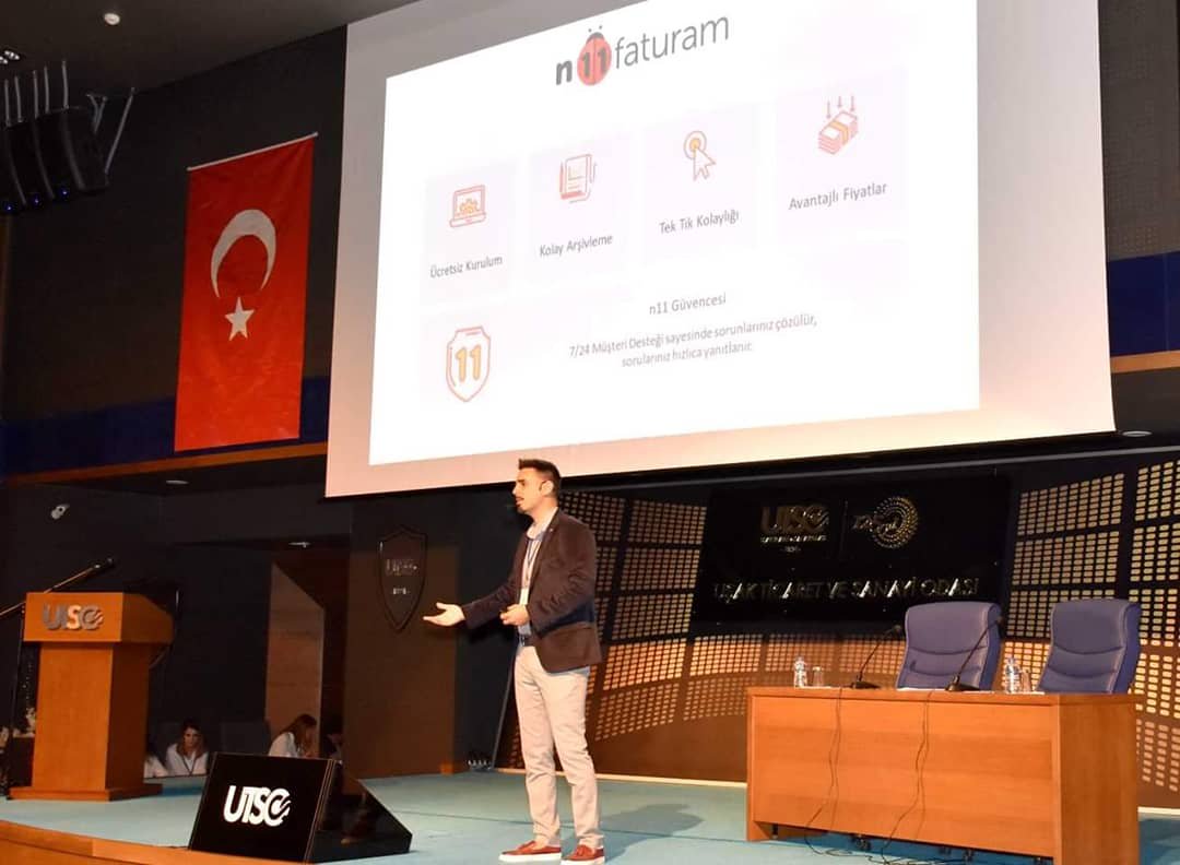 s_selimkandemir's tweet photo. Uşak'ta E-Ticaretin Yaygınlaştırılması projemiz kapsamında düzenlediğimiz E-Ticaret Zirvesinin ilk gününü tamamladık.
Davetimizi kırmayarak şehrimize gelen tüm firma temsilcilerine teşekkür ediyorum.
#n11 #hepsiburada #aliexpress #tsoft #profaj #ihracatname https://t.co/IA19zKlxW7