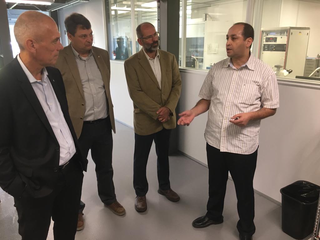 Rencontre avec les équipes du Laboratoire Nanotechnologies et Nanosystèmes (#LN2 🇨🇦🇫🇷) dont certains projets de recherche étudient les impacts sociétaux des nouvelles technologies.

usherbrooke.ca/ln2/fr/

#CNRSinternational 🌎