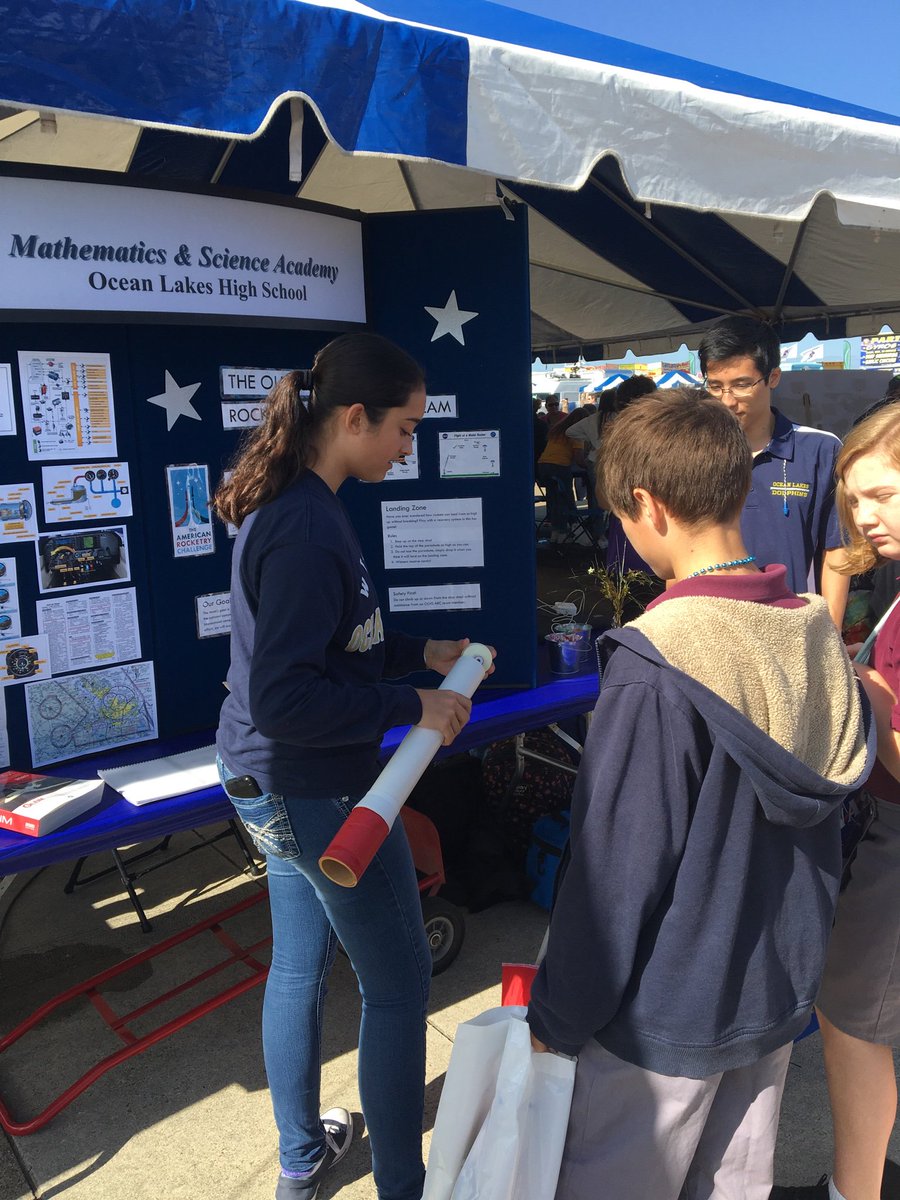 GravesAllison's tweet photo. @MSAOLHS STEM @NASOceana #airshowstemlab https://t.co/Gi4BhmXNXh