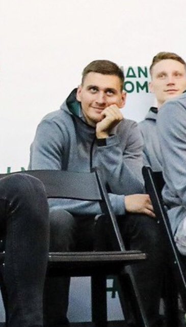 mindetrofim89's tweet photo. @bczalgiris I want someone to look at me the way ule looks at @NIGEL_HAYES  lol #EuropaLeague #Zalgiris #SuportLocalMemes https://t.co/S0MiPlJ4XG