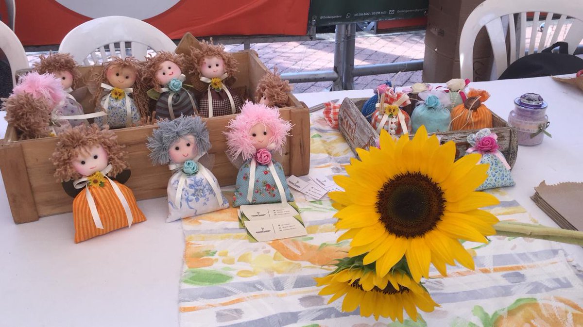 WorldVisionCO's tweet photo. Emprendimiento e innovación #UniendoFronteras 🇨🇴🤝🇻🇪 Comienza la Feria de Negocios en la ciudad de #Cúcuta, reuniendo a cerca de 50 emprendedores e innovadores apoyados por @WorldVisionCO y @theOFDA Te esperamos frente al @VenturaPlaza para que adquieras sus productos. https://t.co/1fpPHhXdxE