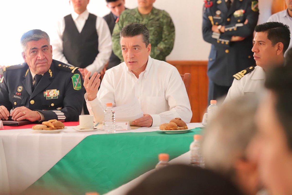 RutilioEscandon's tweet photo. Con la planeación, prevención, cooperación de las autoridades estatales y en coordinación con el General de División D.EM. Juan Antonio Bernal Reyes, Comandante de la VII Región Militar, General Roberto García Brenis, Comandante de la 36 zona Militar. 1/3 https://t.co/eRHlgwY2gL