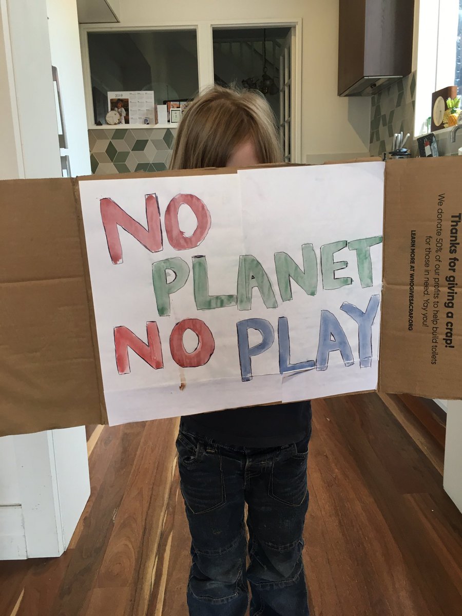 neighbuzzpod's tweet photo. Iโm so proud of everyone supporting the Global #ClimateStrike both on the ground and online. Iโll share a few snaps.
Hereโs the child of my #ClimateEmergency mentor @tangthe flying the flag... #PodStrike https://t.co/QnlBb1V8wp